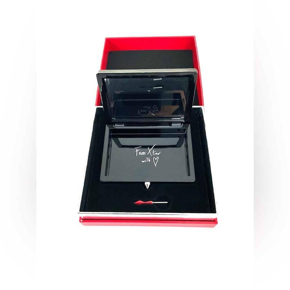 Christian Louboutin Beauty Refillable Palette Case – Studded Compact - Picture 2 of 6